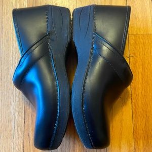 Dansko XP 2.0 clogs